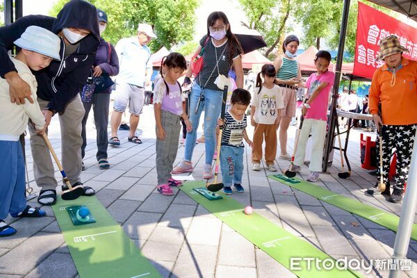 ▲台南2025運動嘉年華在「體育之心」廣場熱鬧登場，市長黃偉哲親自下場體驗運動。（記者林東良翻攝，下同）