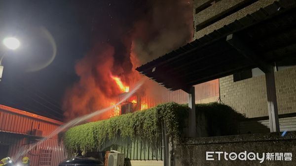 ▲台南中西區驚傳住宅惡火。（圖／記者林東良翻攝）