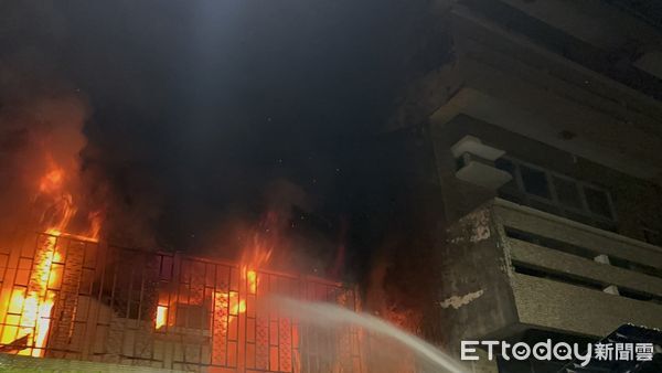 ▲台南中西區驚傳住宅惡火。（圖／記者林東良翻攝）