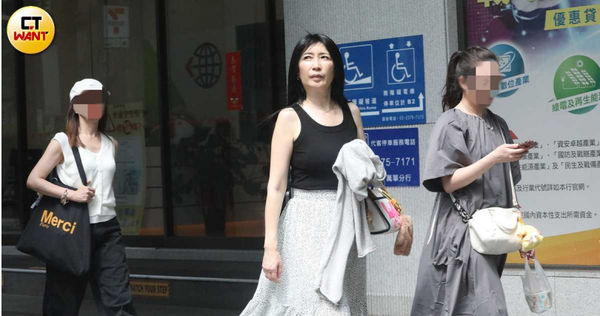 娛樂報報／恢單後被指模樣回春疑桃花開　黃嘉千有姐妹淘相伴精神爽