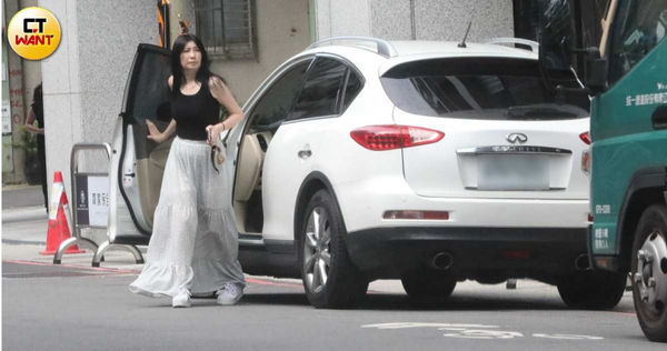 娛樂報報／恢單後被指模樣回春疑桃花開　黃嘉千有姐妹淘相伴精神爽