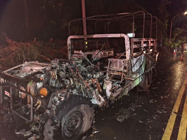 ▲田中鎮發生軍用悍馬車發生火燒車。（圖／消防局提供 記者爆料網）