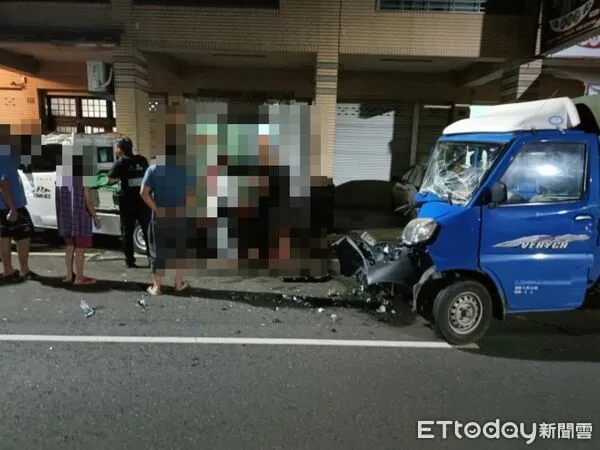 ▲▼高雄連環撞！小貨車「酒駕暴衝」4車慘毀　駕駛酒測值飆1.05送辦。（圖／記者賴文萱翻攝）
