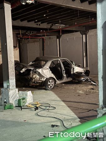 ▲▼新竹市小客車撞進工地，4名少年慘死，1倖存少年逃離現場遭逮。案發前凌晨一行人在居酒屋聚餐歡唱。（圖／記者黃彥傑翻攝）