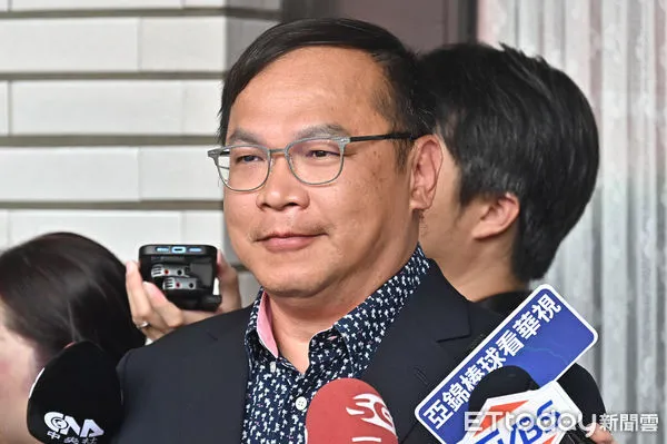 ▲▼立委王義川召開「跟蹤政敵、政治醜聞 」偷拍集團現形記者會。（圖／記者李毓康攝）