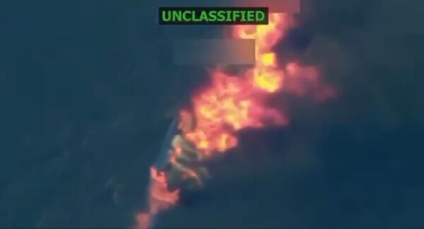 ▲▼ 美國總統川普在自家社群平台真實社群公布影片，可見一艘船被發射物擊中，接著起火爆炸。（圖／翻攝自Truth Social）