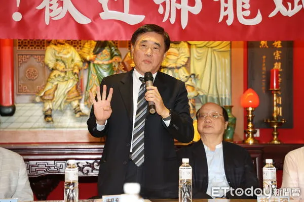 ▲▼ 郝龍斌拜會全國公教軍警消聯合總會,郝龍斌,胡志強    。（圖／記者徐文彬攝）