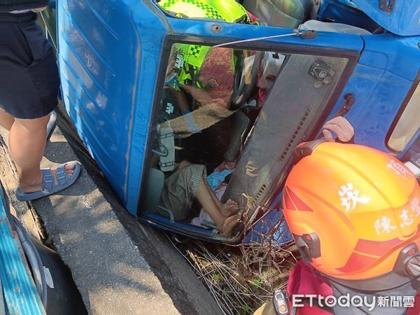 ▲東港鎮187縣道交通事故。（圖／記者陳崑福翻攝）