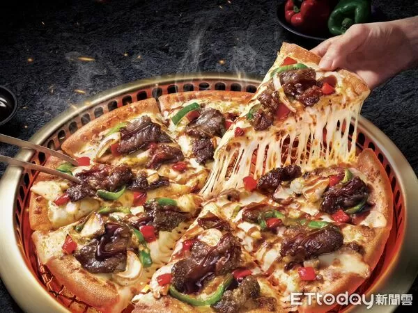 ▲▼「達美樂X胡同燒肉」推出中秋限定「秘醬嫩牛燒肉披薩」。（圖／業者提供）