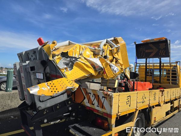 ▲國道3號苗栗後龍路段，今又發生緩撞車遭追撞事故，肇事駕駛開啟ACC釀禍，幸運無人受傷。（圖／記者楊永盛翻攝）