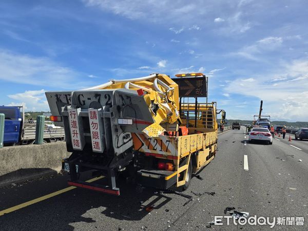 ▲國道3號苗栗後龍路段，今又發生緩撞車遭追撞事故，肇事駕駛開啟ACC釀禍，幸運無人受傷。（圖／記者楊永盛翻攝）