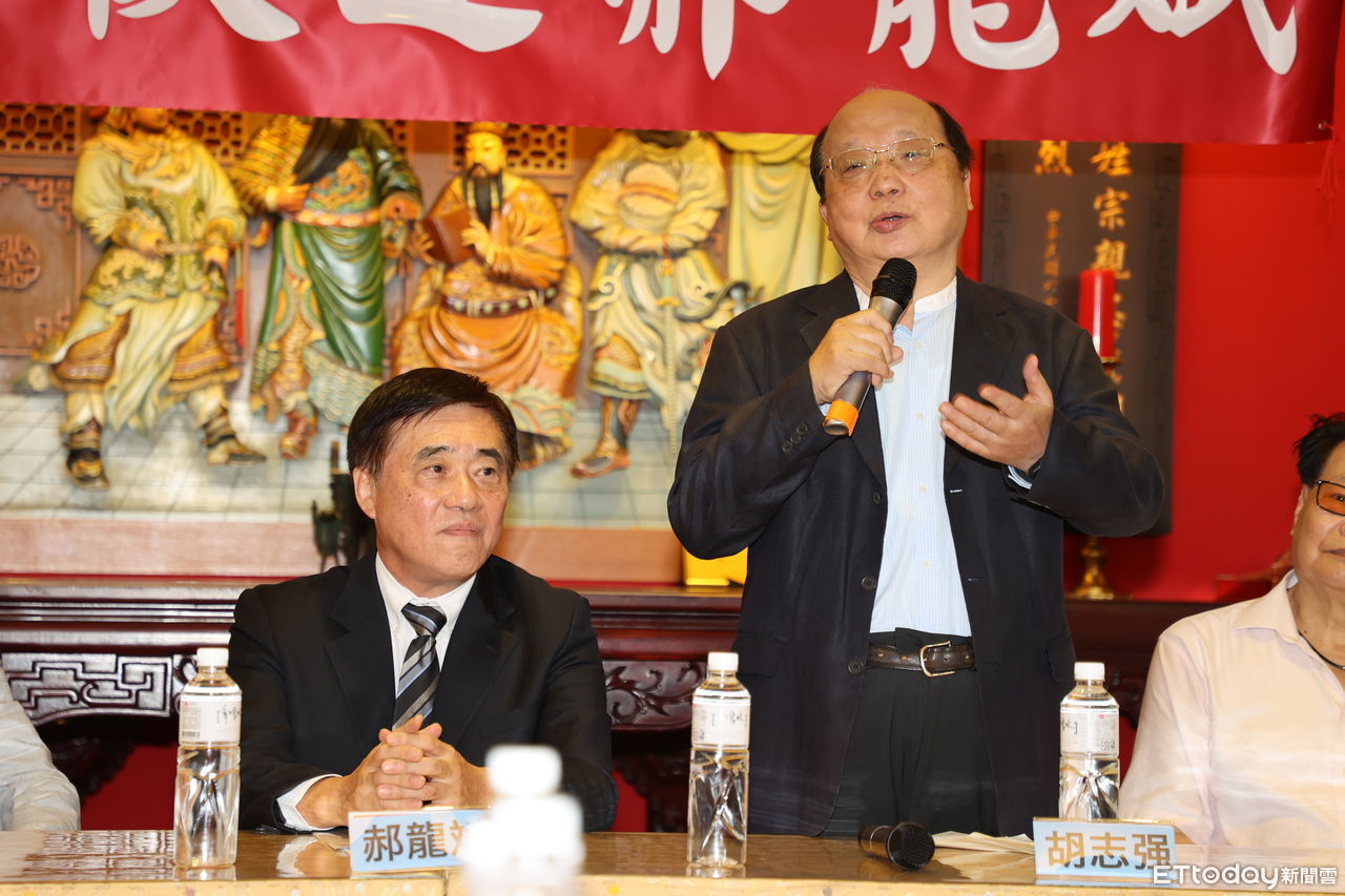 [討論] 胡志強大讚郝：被批五大弊案都沒回嘴