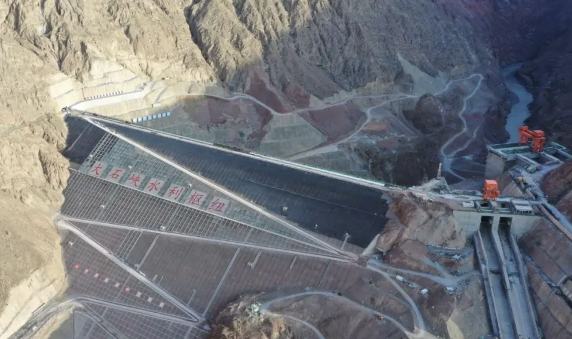 ▲新疆阿克蘇大石峽水利樞紐工程。（圖／翻攝湖北日報）