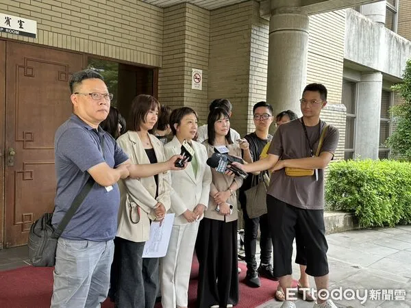 ▲▼便當會後，行政院發言人李慧芝、民進黨立委張雅琳、范雲出面轉述。（圖／記者詹詠淇攝）