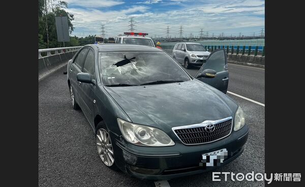 ▲國道火燒車。（圖／記者游瓊華翻攝）