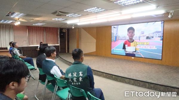 ▲台南市教育局推出「我的招牌老師」影片，學生模仿老師招牌動作，溫馨呈現師生情感連結。（記者林東良翻攝，下同）