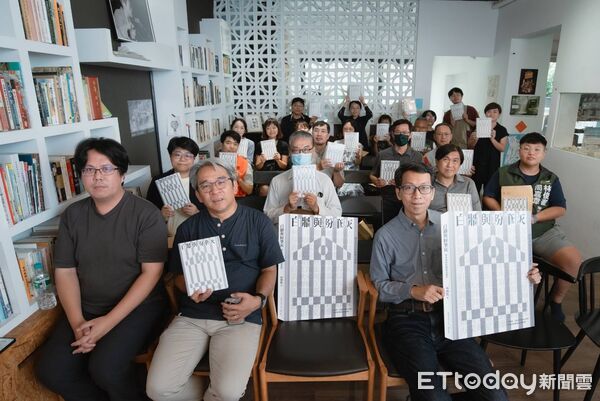 ▲台南市政府文化局舉辦《白牆與粉筆灰》新書發表會，現場貴賓雲集，共同見證校園人權史。（記者林東良翻攝，下同）