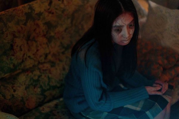 ▲雷嘉汭在電影《詭鄉》中和初孟軒虐戀。（圖／一群獨角鯨娛樂提供）