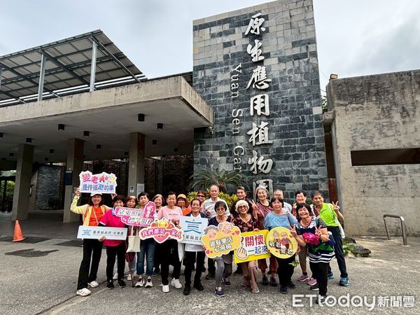 ▲台東縣府陪伴獨居長者走出家門。（圖／記者楊晨東翻攝）