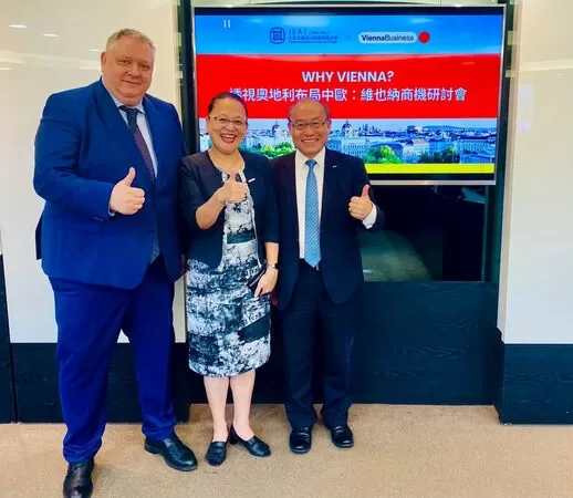 ▲IEAT秘書長黃文榮(右)、奧地利台北辦事處處長Christian Helbig(左)與VBA資深經理張曉軍(中)合影留念。（圖／IEAT提供）
