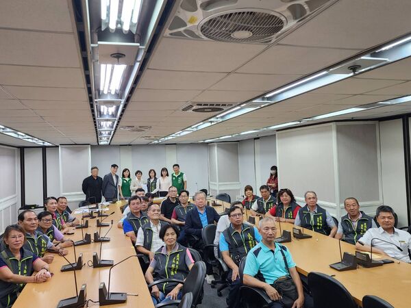 ▲▼民進黨立委林淑芬率蘆洲議員、里長赴內政部抗議，反對三重果菜批發市場強遷蘆洲。（圖／立委林淑芬國會辦公室提供）