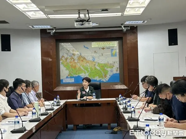 ▲立委陳亭妃邀集各單位研商嘉南水利處遷建及古蹟再利用，盼助台南美術館一館擴張。（記者林東良翻攝，下同）