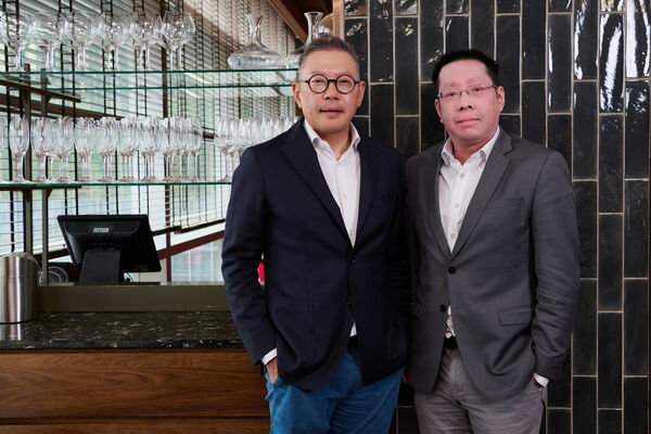 ▲(左起)新光三越副董事長兼總經理吳昕陽、執行副總經理吳昕昌。（圖／業者提供）