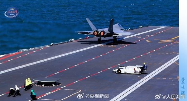 ▲▼「福建艦」成功完成殲-15T、殲-35與空警-600三型艦載機的首次彈射起飛與阻攔着艦訓練。（圖／翻攝自央視新聞）