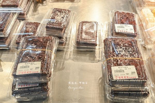 ▲▼台大公館美食「賢夫美食」，水源市場30年老攤，必買超人氣紫米芋頭糕好吃不甜膩推薦。（圖／部落客周花花提供）
