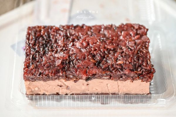 ▲▼台大公館美食「賢夫美食」，水源市場30年老攤，必買超人氣紫米芋頭糕好吃不甜膩推薦。（圖／部落客周花花提供）