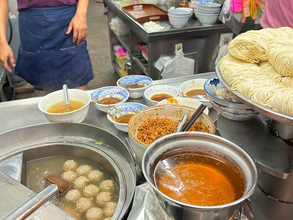 ▲▼宜蘭美食「大麵章」，宜蘭車站附近營業至凌晨的麻醬麵店。（圖／部落客陳小可提供）