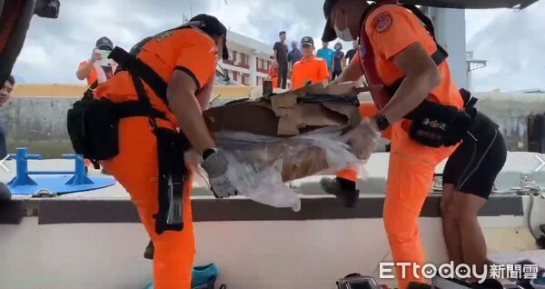 ▲▼澎湖海巡隊於18日在東吉海域尋獲24990包私菸。（圖／記者陳洋翻攝）