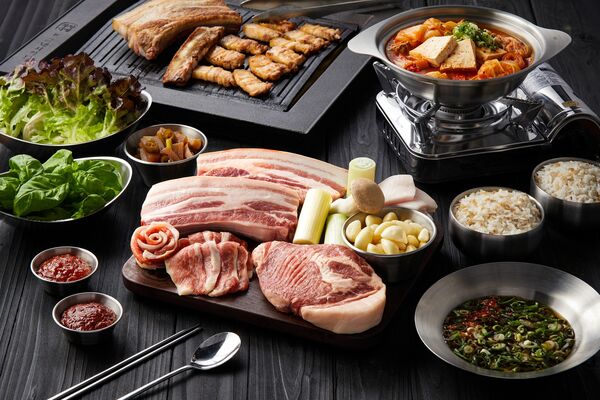 ▲老爺酒店集團攜手「金豬食堂」，於旗下6家飯店推出「爺饗金豬」限量住房專案。（圖／業者提供）