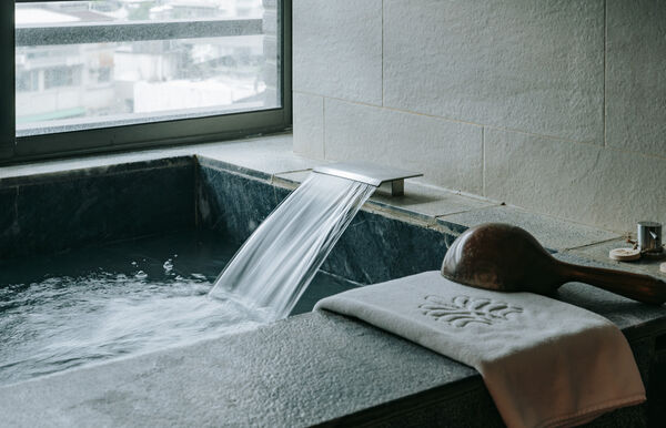 ▲老爺酒店集團攜手「金豬食堂」，於旗下6家飯店推出「爺饗金豬」限量住房專案。（圖／業者提供）