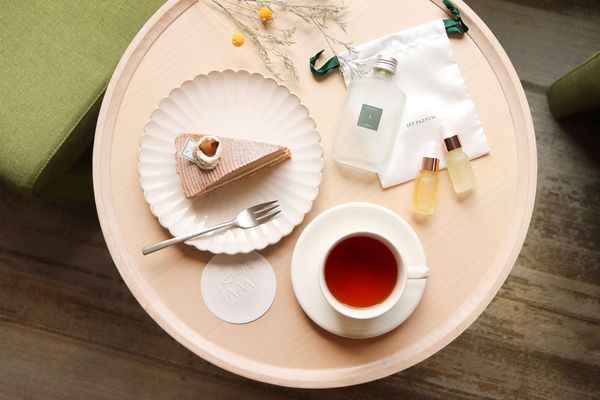 ▲凱撒趣淘漫旅台北「獨享秋日．淘心旅行」三天兩夜專案，每房5,800元起，再贈Şey Parfum秋日香氣調配擴香組以及板橋凱撒大飯店BAR98栗香午茶組。（圖／業者提供）