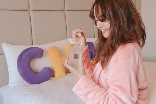 ▲凱撒趣淘漫旅台北「獨享秋日．淘心旅行」三天兩夜專案，每房5,800元起，再贈Şey Parfum秋日香氣調配擴香組以及板橋凱撒大飯店BAR98栗香午茶組。（圖／業者提供）