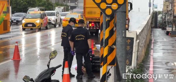 ▲台南市東區中華東路路橋23日上午發生死亡車禍，林姓女騎士遭大貨車擦撞喪命。（記者林東良翻攝，下同）