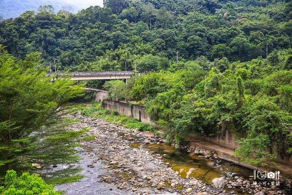 ▲▼三峽美食「荒郊野外土雞城」，享受溪谷景觀的在地美食餐廳。（圖／部落客陳小可提供）