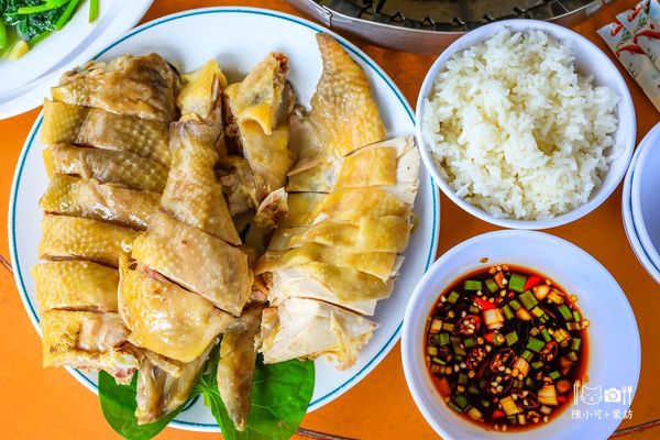 ▲▼三峽美食「荒郊野外土雞城」，享受溪谷景觀的在地美食餐廳。（圖／部落客陳小可提供）