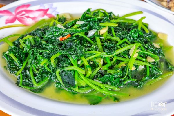 ▲▼三峽美食「荒郊野外土雞城」，享受溪谷景觀的在地美食餐廳。（圖／部落客陳小可提供）