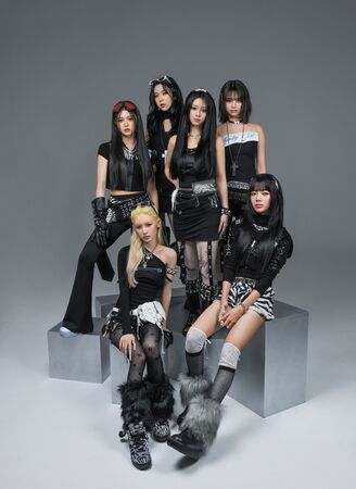 ▲▼ 幻藍小熊在新歌中化身Y2K風格的「壞女孩」酷妹。（圖／天空娛樂提供）