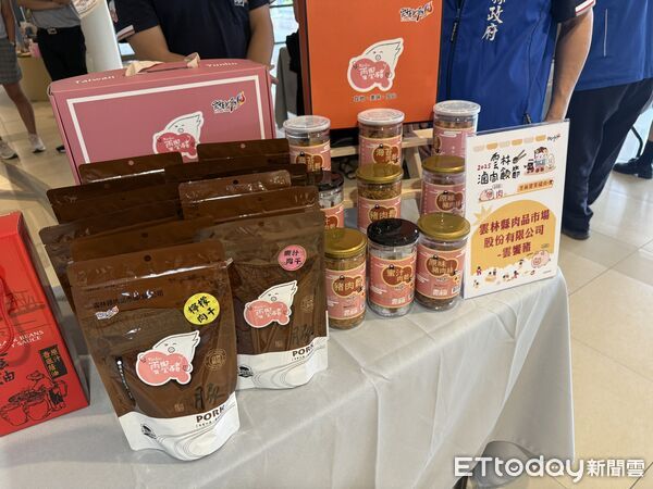 ▲縣長張麗善帶領團隊宣布滷肉飯節正式開跑，現場香氣四溢。（圖／記者游瓊華翻攝）