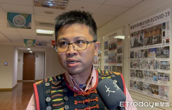 ▲潘先生的母親確診輕度阿茲海默症，上週於高雄榮總接受自費治療。（圖／記者許宥孺攝）