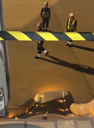 ▲▼ 香港航空艙門被打開。（圖／翻攝南方都市報）