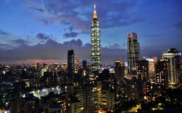 ▲▼「Ageless私享所」超隱密城市秘境私享，中西合併頂級私廚料理，獨立包廂＋私人管家，獨享22樓獨立超大景觀露台的101與台北城市夜景。（圖／部落客Mika提供）