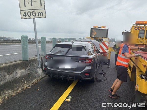 ▲國道3號苗栗後龍北上高架橋路段，接連2天發生緩撞車挨撞事故，肇事駕駛都開啟ACC惹禍。（圖／記者楊永盛翻攝）