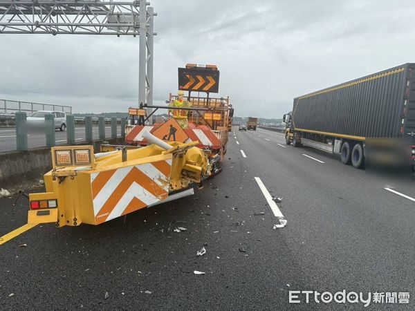 ▲國道3號苗栗後龍北上高架橋路段，接連2天發生緩撞車挨撞事故，肇事駕駛都開啟ACC惹禍。（圖／記者楊永盛翻攝）