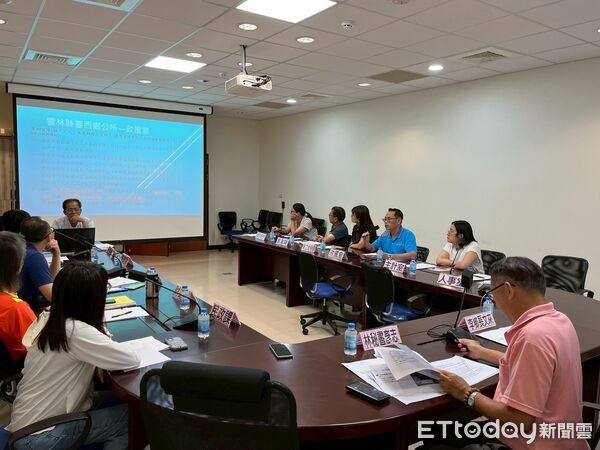 ▲台西鄉公所召開廉政會報現場，秘書林彥志主持並逐項檢視工作進度。（圖／記者游瓊華翻攝）