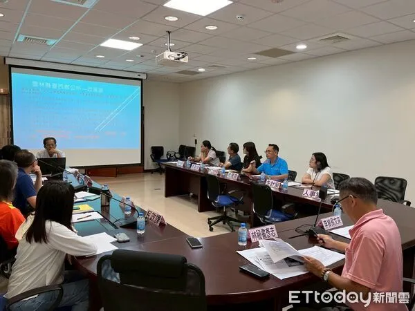 ▲台西鄉公所召開廉政會報現場，秘書林彥志主持並逐項檢視工作進度。（圖／記者游瓊華翻攝）