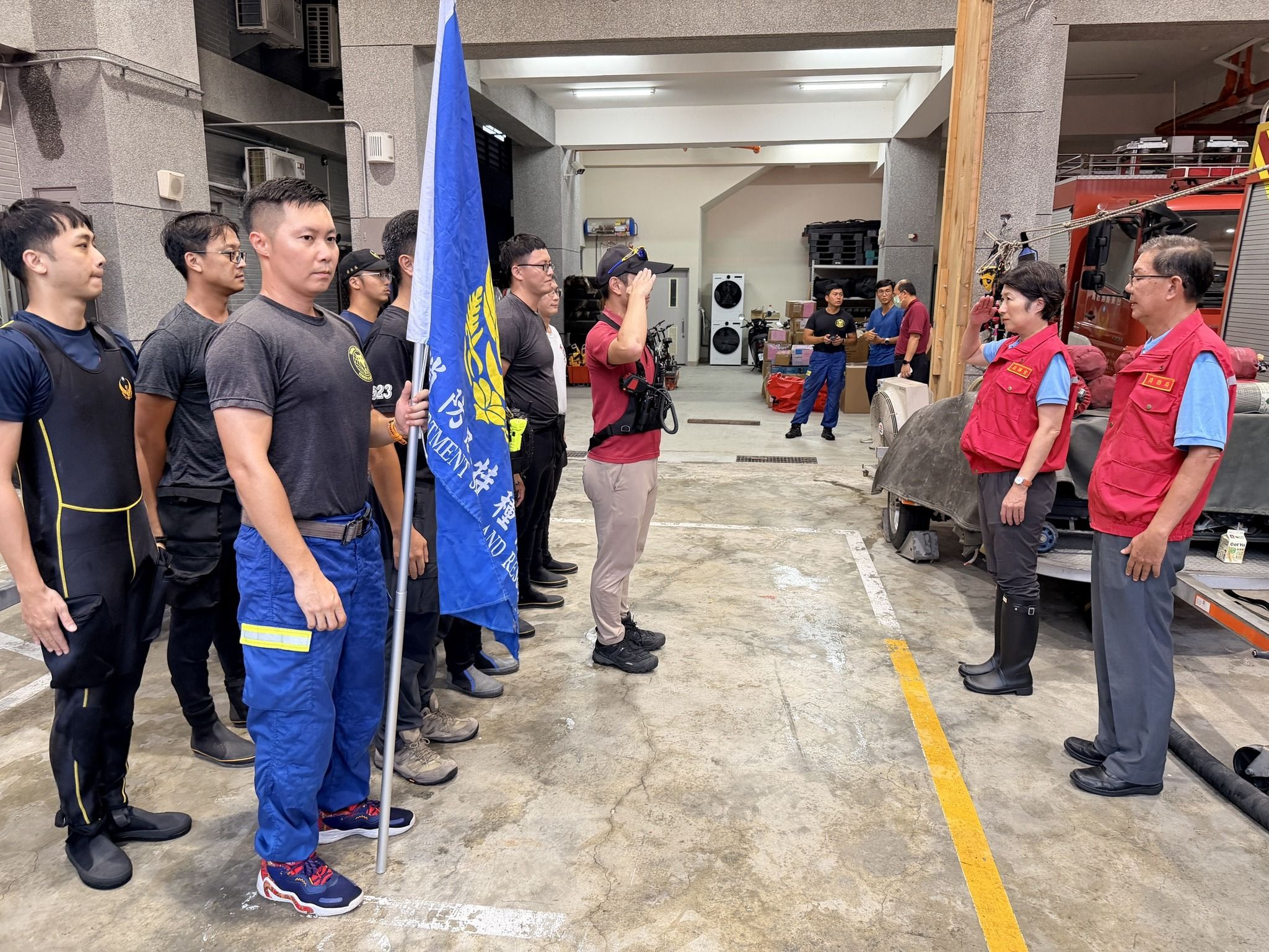 ▲▼花蓮堰塞湖溢流以後，台東縣府立即派人馳援。（圖／翻攝臉書／饒慶鈴）